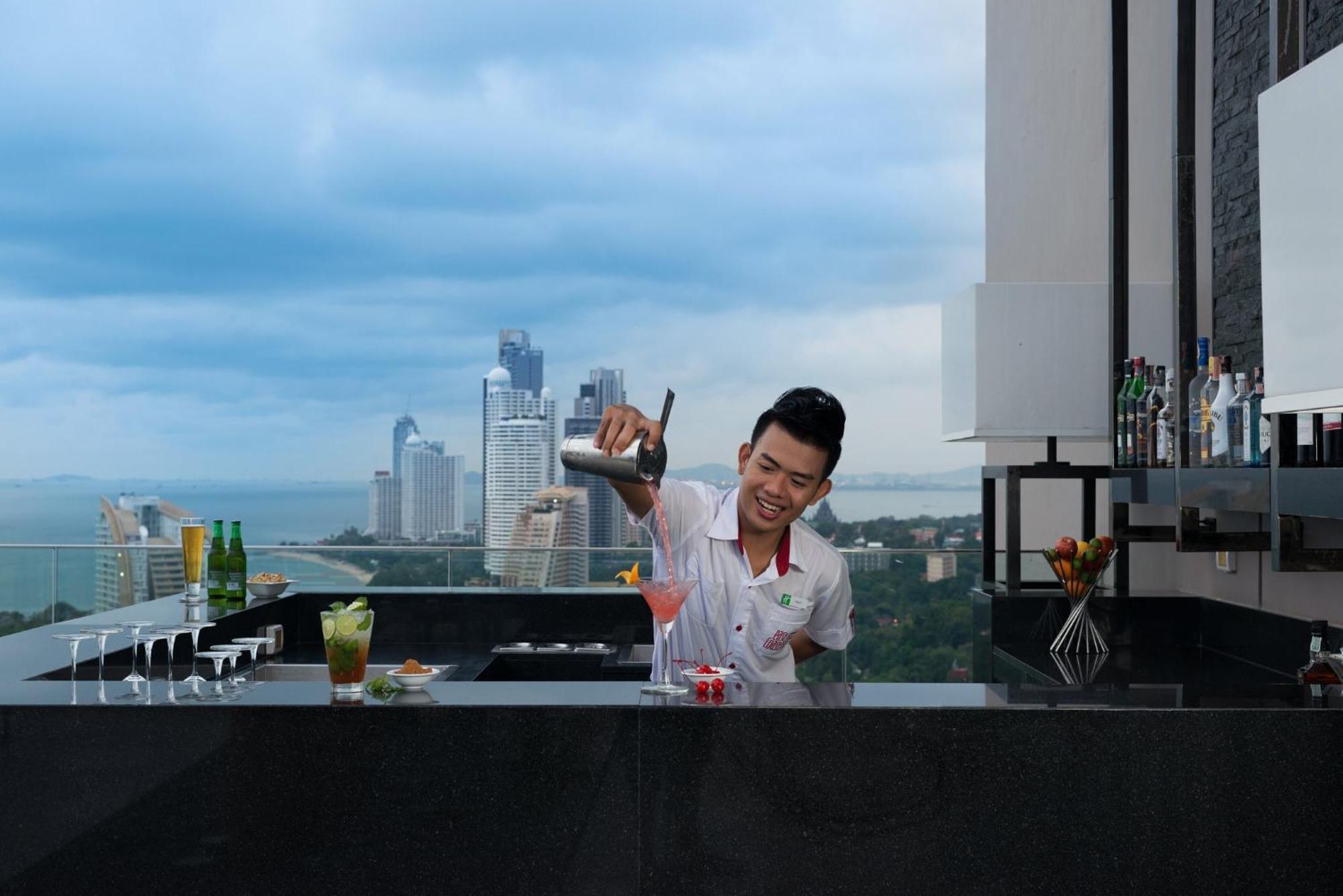 โรงแรมฮอลิเดย์อินน์ พัทยา Pattaya ภายนอก รูปภาพ